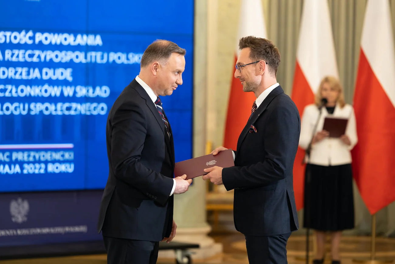 Prezydent Andrzej Duda w momencie powołania ministra Waldemara Budy do Rady Dialogu Społecznego. Prezydent Andrzej Duda w momencie powołania ministra Waldemara Budy do Rady Dialogu Społecznego.