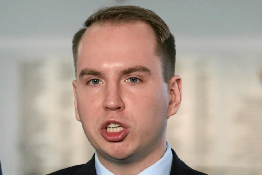 Adam Andruszkiewicz odpiera zarzuty o brak kompetencji do bycia wiceministrem cyfryzacji.