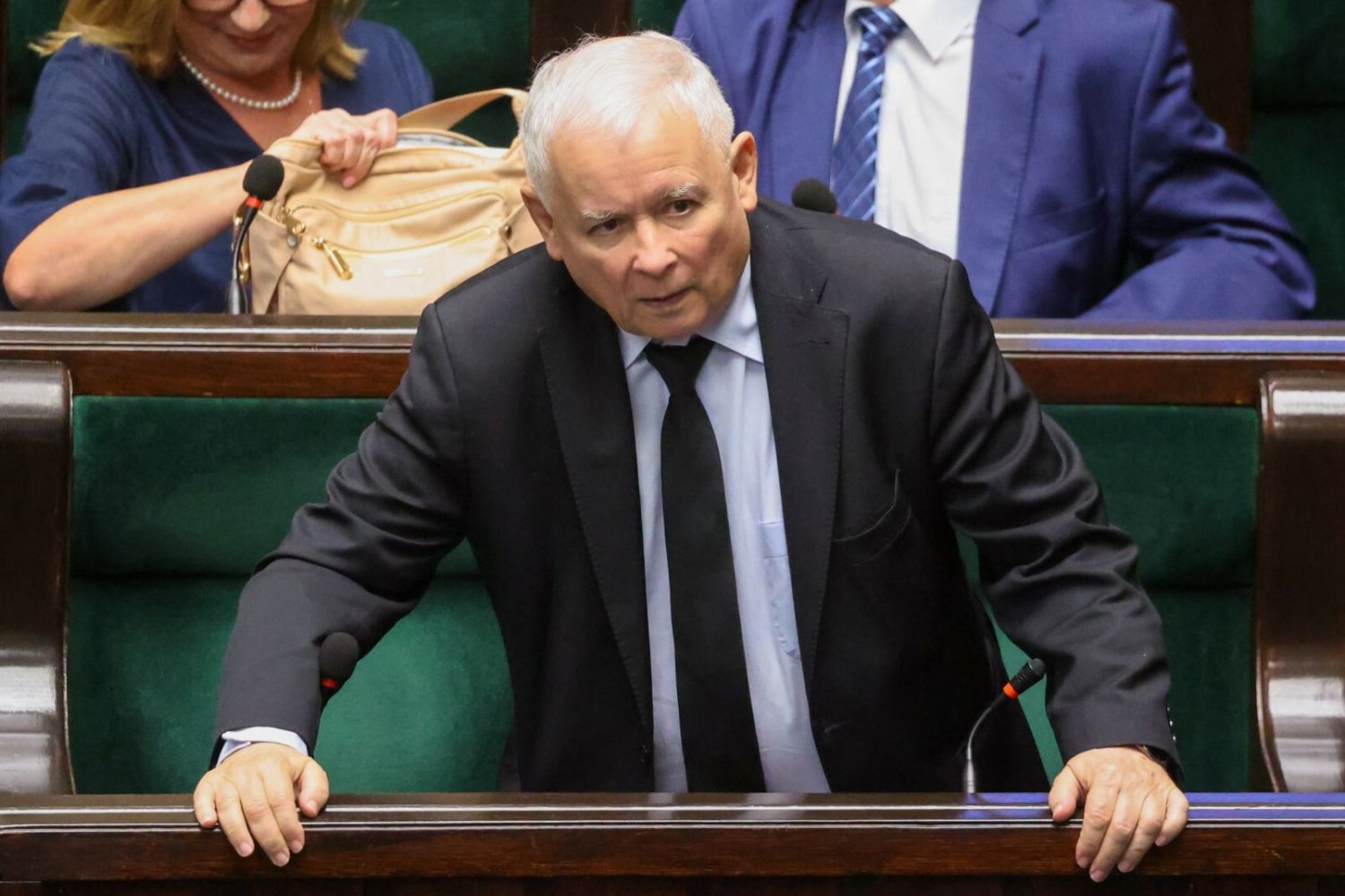 Sondaż IBRiS dla Radia Zet: poparcie dla PiS leci na łeb, na szyję.