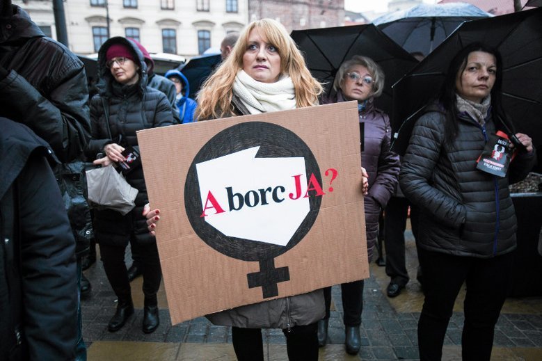 Nowy sondaż pokazuje, że Polakom wcale nie podobają się powracające co chwila plany zaostrzenia przepisów aborcyjnych