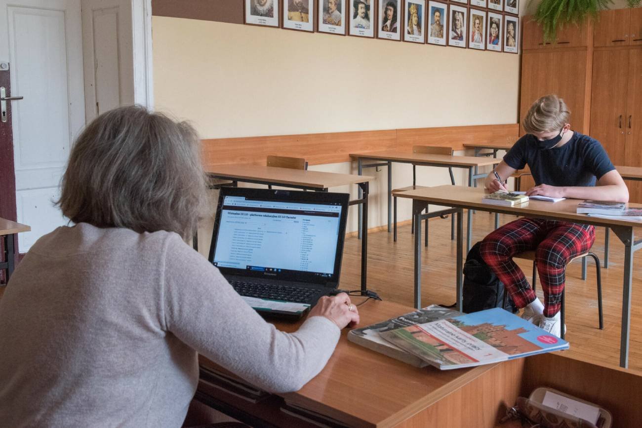 Nauczyciele ze szkoły uciekają do korepetycji. Dla pieniędzy i szacunku