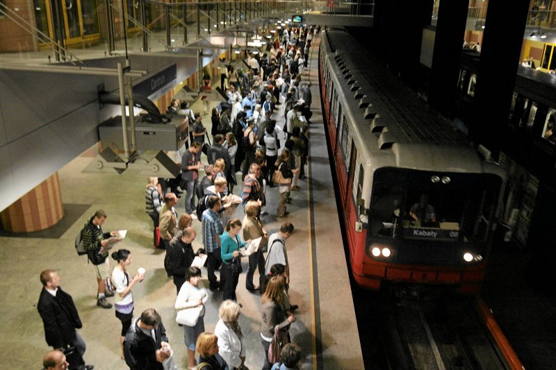 Stacje Centrum i Świętokrzyska będą zamknięte przez całe wakacje