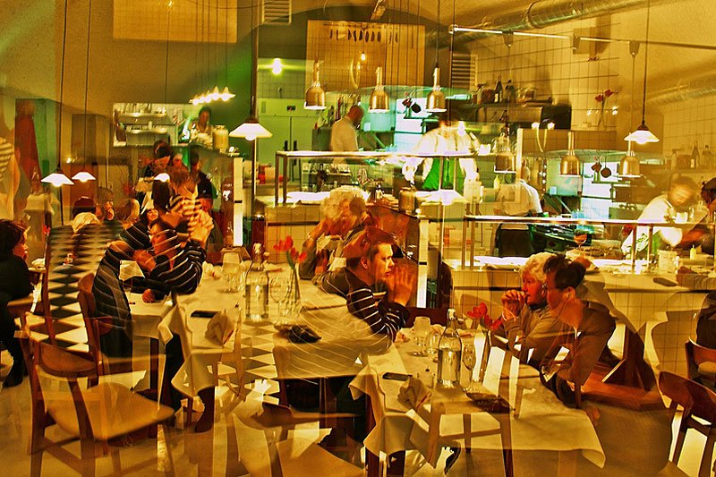 Modne miejsca często przerasta popularność. W czym tkwi klucz do sukcesu powtarzanego w restauracji dzień po dniu?