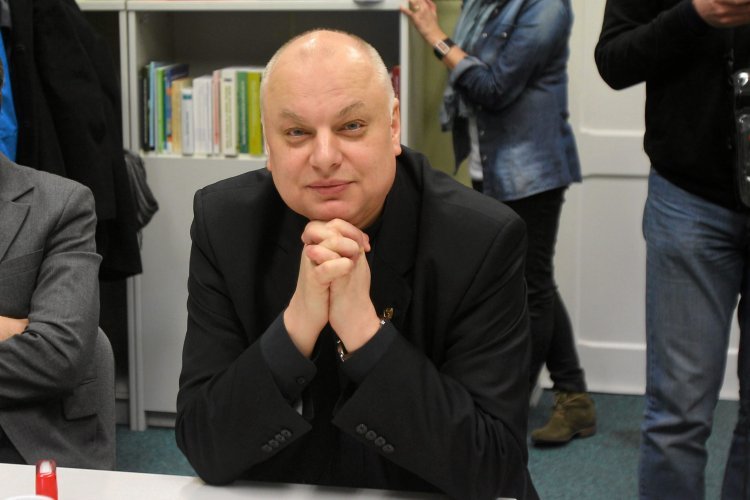 Zmarłego księdza Andrzeja Dymera w kościelnym instytucie w Szczecinie zastąpił człowiek skazany za oszustwo