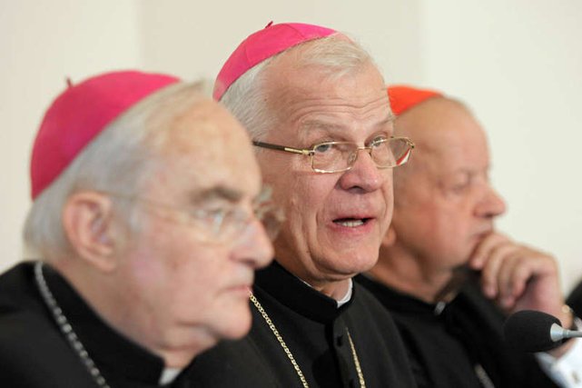 Kościół przeprasza za pedofilię i zalicza gafę. Zabrakło pokory i "abp Hosera i abp Michalika".