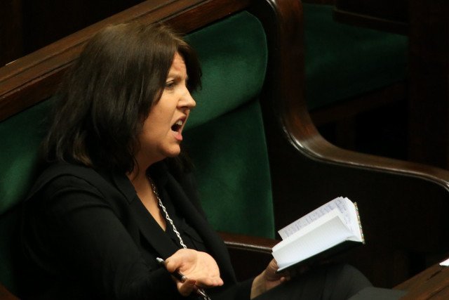 Posłanka PiS Joanna Lichocka przekonuje, że zmiany w Kodeksie wyborczym są zgodne z konstytucją.