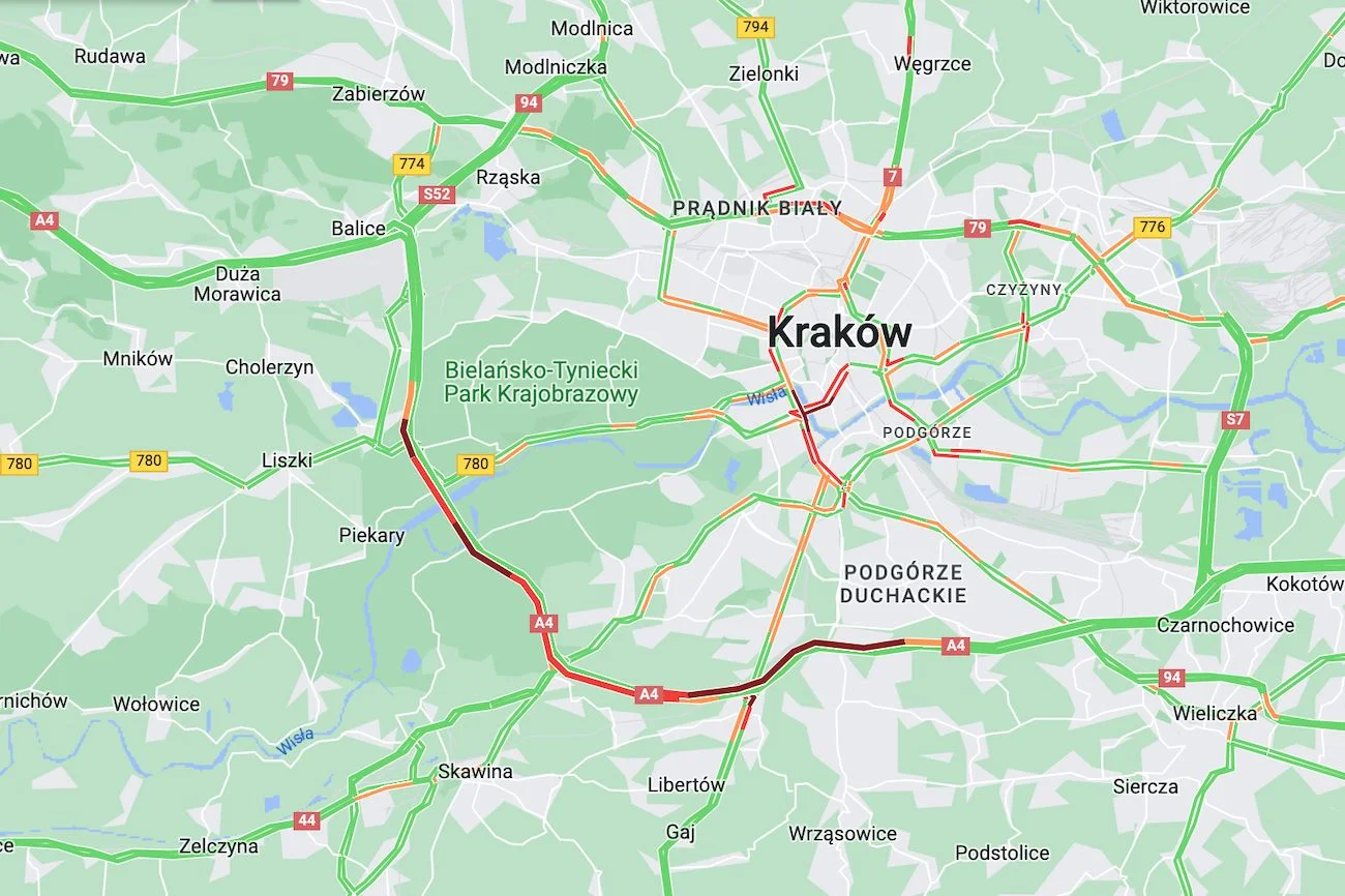 Po wypadku na obwodnicy Krakowa tworzą się korki.