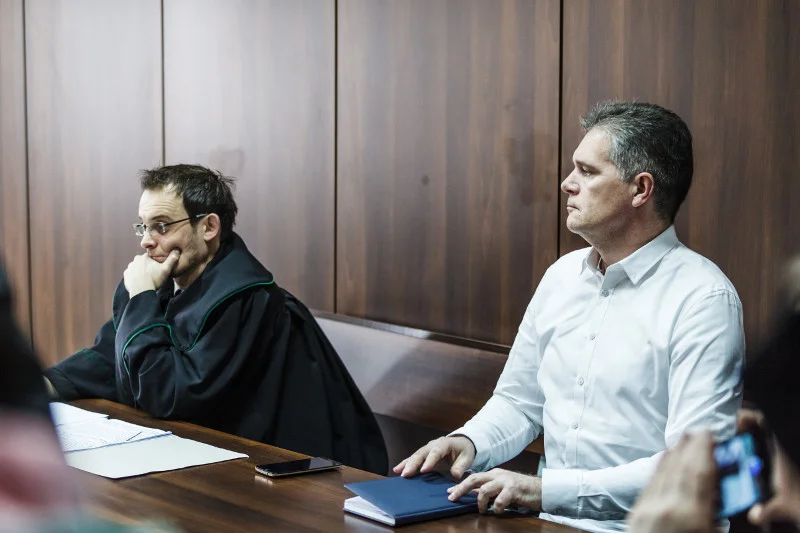 Roman Kołbuc na ławie oskarżonych opolskiego sądu. Tym razem zapadła prawomocna decyzja o umorzeniu postępowania karnego w sprawie nawoływania do nękania m.in. wiceministra Patryka Jakiego.