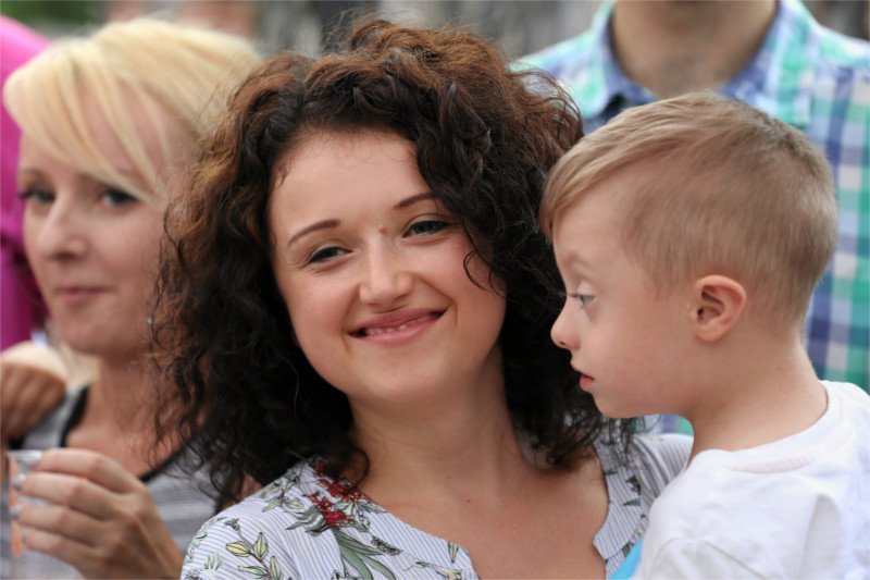 Anna Jaki często występuje razem z synkiem Radkiem u boku męża Partyka podczas jego kampanii przed wyborami samorządowymi w Warszawie.