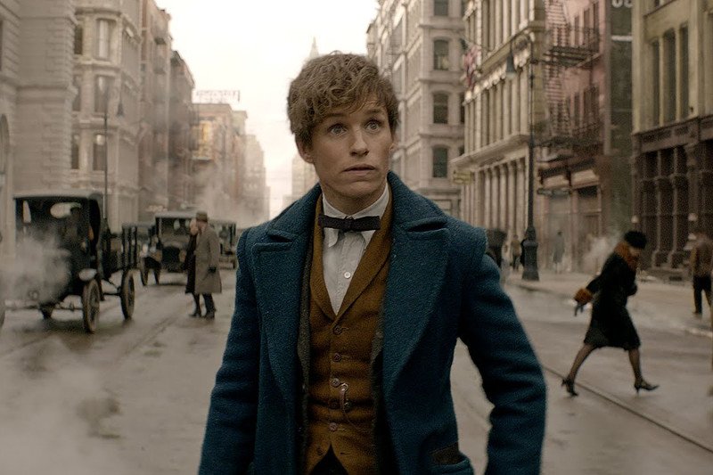 Eddie Redmayne jako czarodziej Scamander.