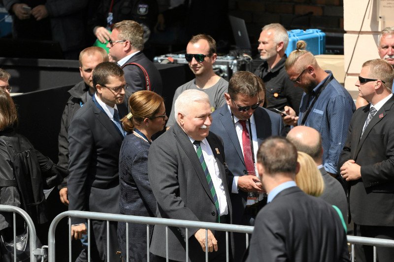 Lech Wałęsa będzie obecny w poniedziałek na miesięcznicy smoleńskiej.