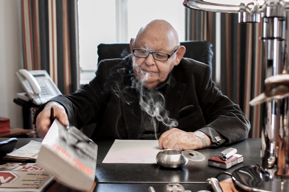 Jerzy Urban w swoim gabinecie w "Nie"