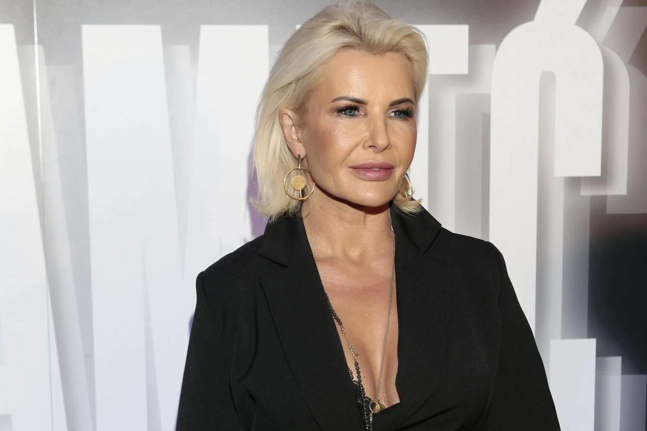 Joanna Racewicz krytykuje Barbarę Nowak za słowa o szczepionkach.