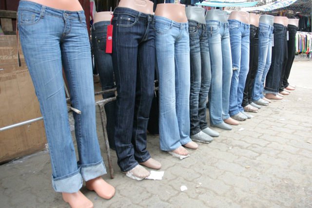 Kierownictwo Gremi Business Communication nie chce, by redaktorzy przychodzili do pracy w krótkich spodenkach, a redaktorki w mini-spódniczkach