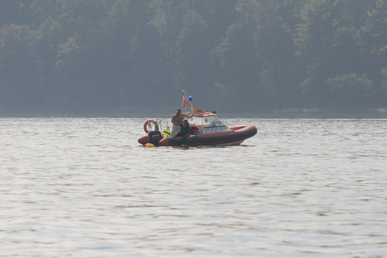 Ciało 2-letniego dziecka w jeziorze w Antoninie. Nie udało się go uratować.