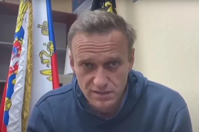 Aleksiej Nawalny pokazał się po głodówce na wideo w sądzie.