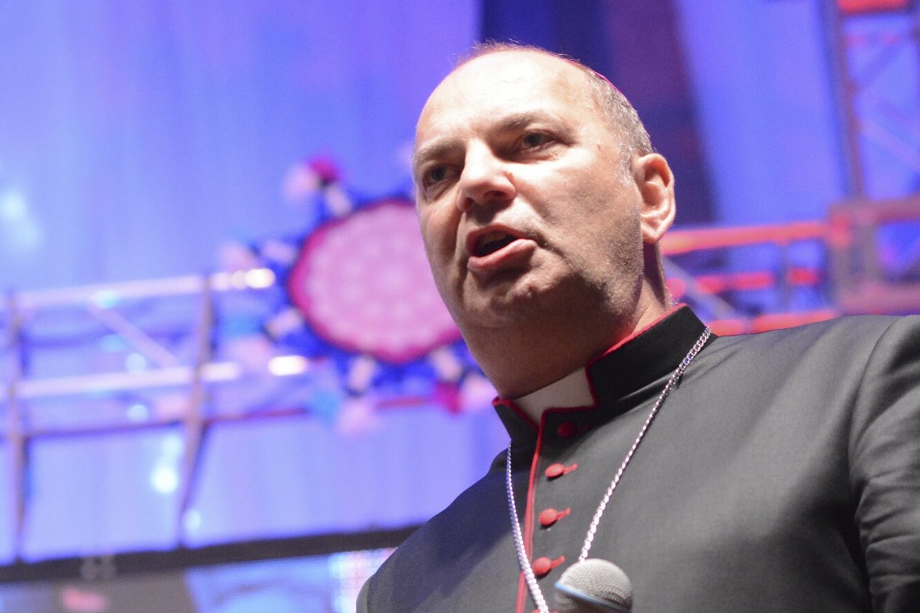 Biskup Kaszak został odwołany w następstwie orgii na plebanii.