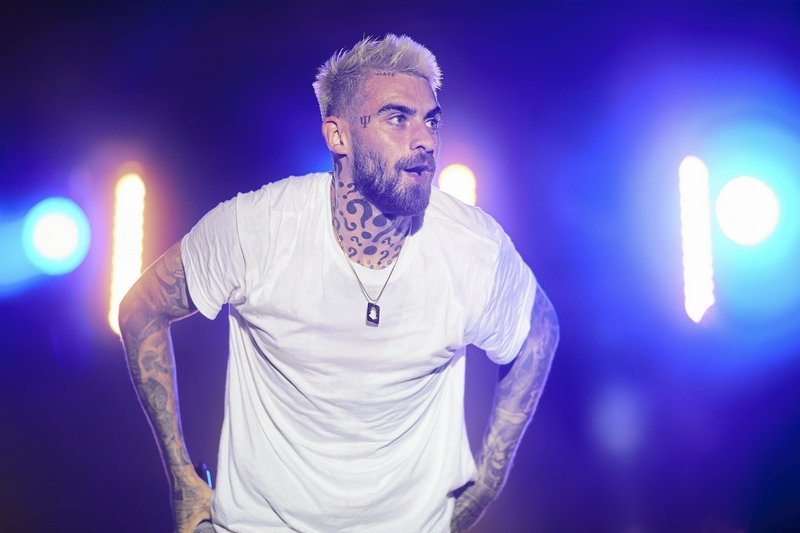 Raper wsparł protestujące kobiety.