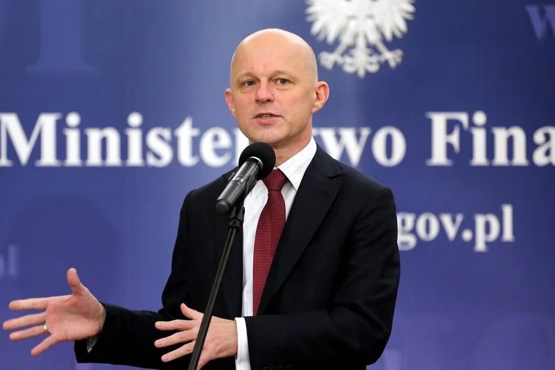 Nie da się wyczarować pieniędzy. Zdaniem Pawła Szałamachy, ministra finansów realizacja obietnica przedwyborczej jest zbyt kosztowna.
