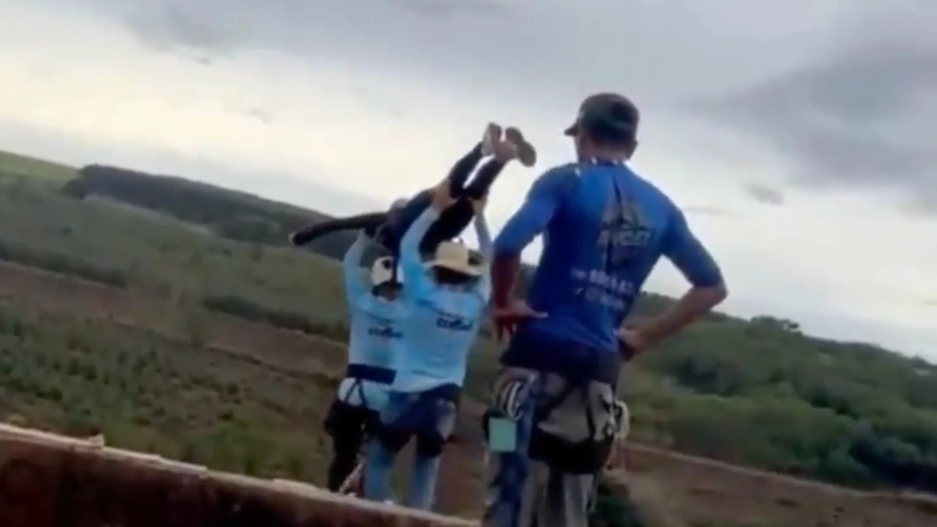 Tragiczny wypadek na bungee w Brazylii. 21-latka nie została przypięta do liny Wypadek, Brazylia, bungee, skok na bungee