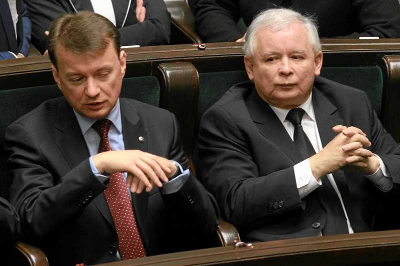Szef klubu PiS Mariusz Błaszczak i Jarosław Kaczyński