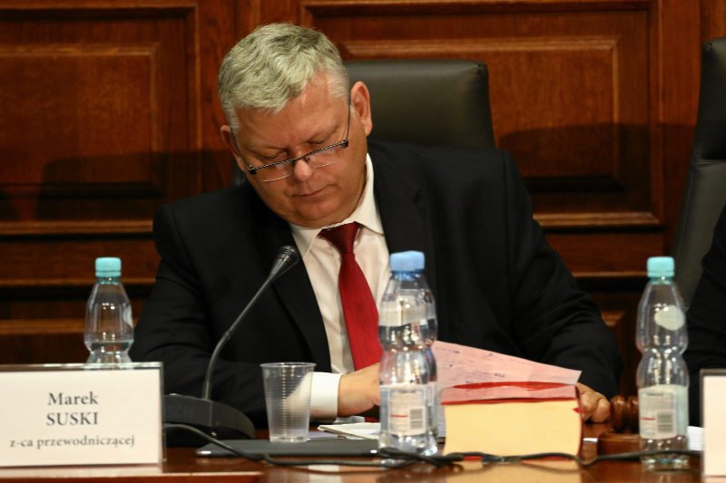 Marek Suski nie przejmuje się konstytucją. Bo po co.