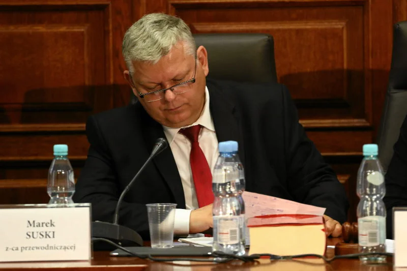 Marek Suski nie przejmuje się konstytucją. Bo po co.