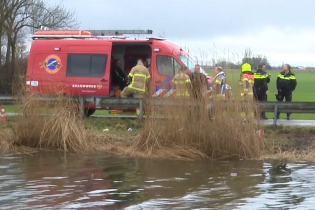 Samochód z czterema Polakami wpadł do kanału. Nikt nie przeżył.
