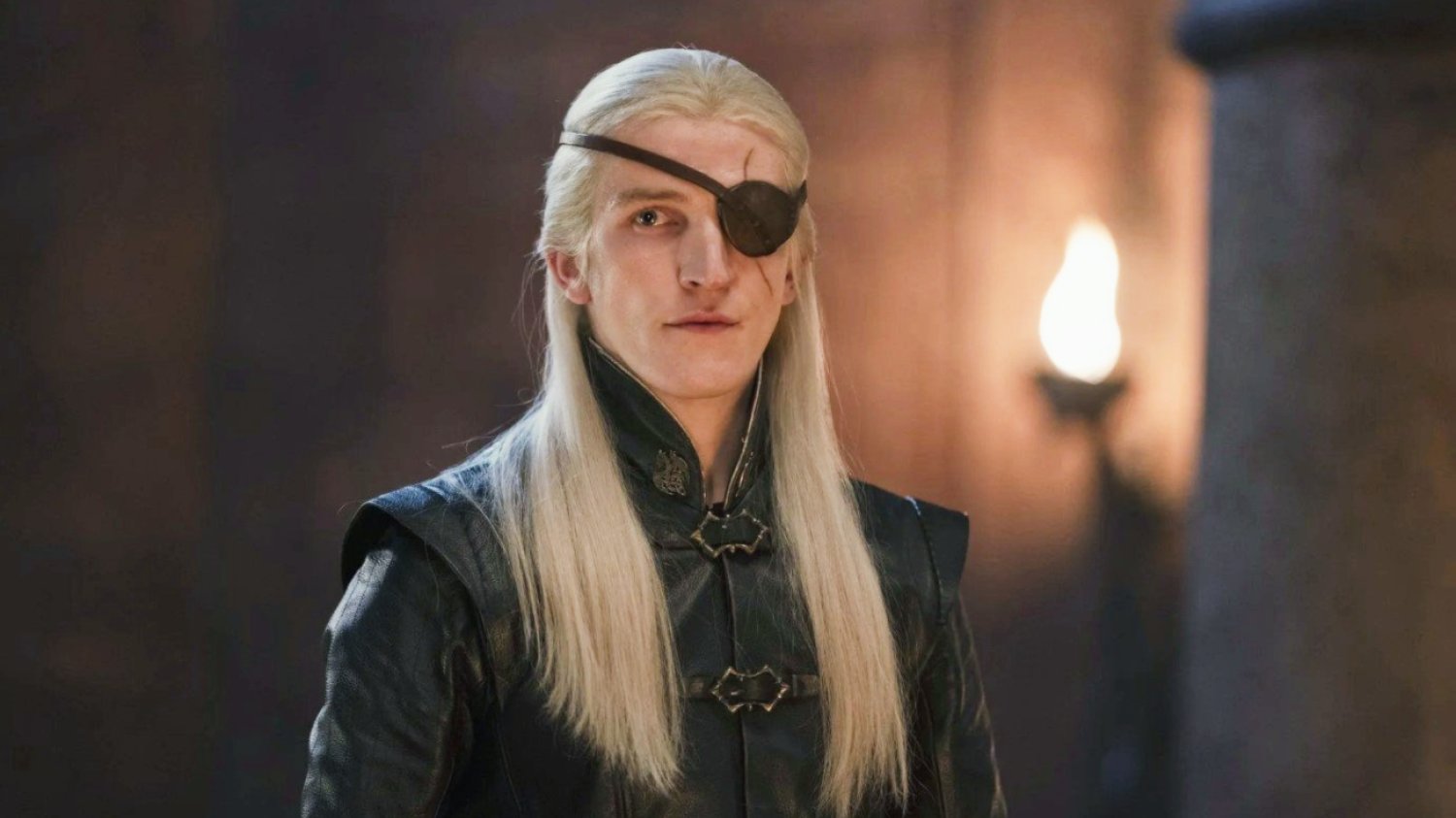 Fani wściekli na zmianę w wątku Aemonda Targaryena w finale serialu "Ród smoka". Fani wściekli na zmianę w wątku Aemonda Targaryena w finale serialu "Ród smoka".