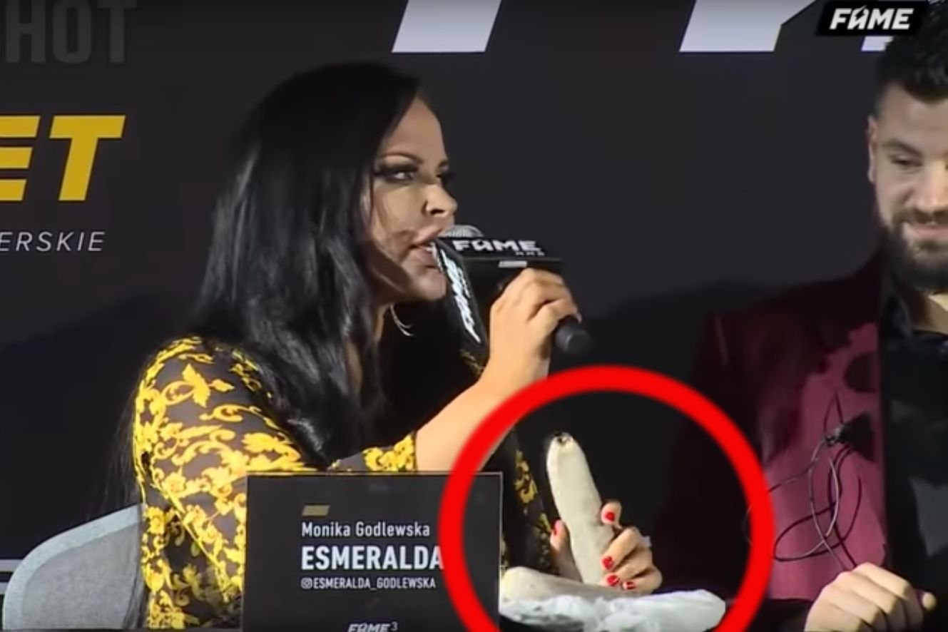 Esmeralnda Godlewska w pewnym momencie konferencji wyciągnęła kaszankę