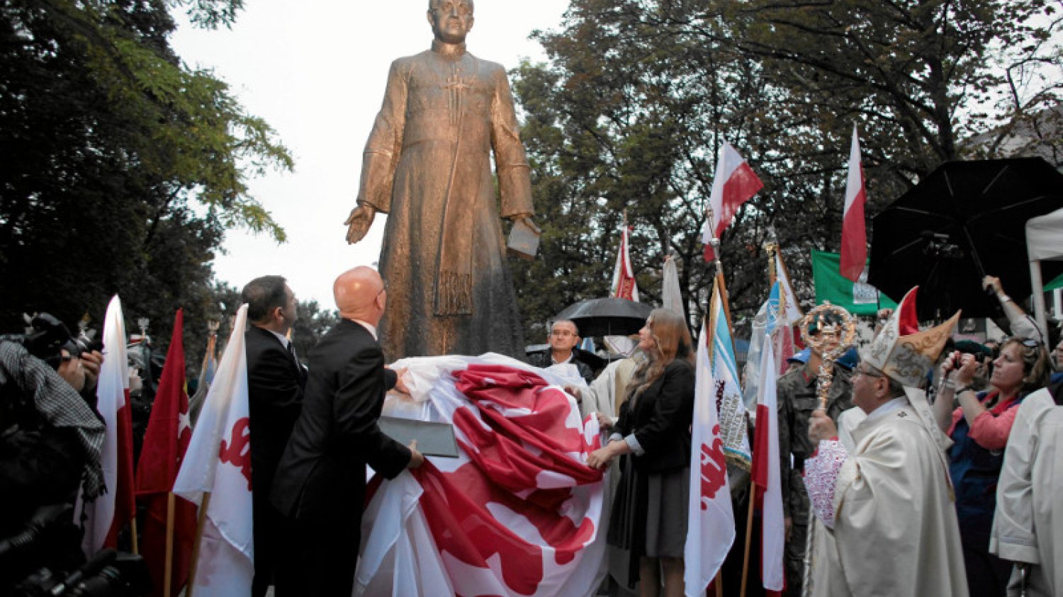 31.08.2012 Gdańsk , skwer przy kościele św. Brygidy. Uroczyste odsłonięcie pomnika prałata ks. Henryka Jankowskiego.