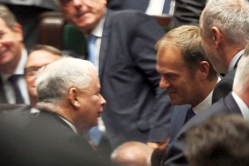 Donald Tusk zwraca się do Jarosława Kaczyńskiego o uwolnienie od ich sporów Rafała Trzaskowskiego i Andrzeja Dudę.