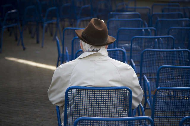 Za 20 lat w Polsce będzie żyło 9,6 mln emerytów.  Nie jesteśmy na to przygotowani - praktycznie nic nie wiemy o problemach [url=http://shutr.bz/1gjItxr] ludzi starych [/url].