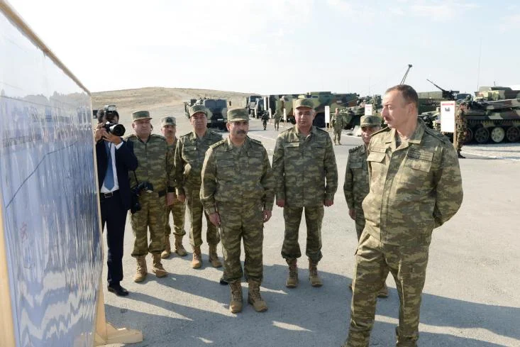 Aliyev na ćwiczeniach wojskowych w Azerbejdżanie 26 czerwca.