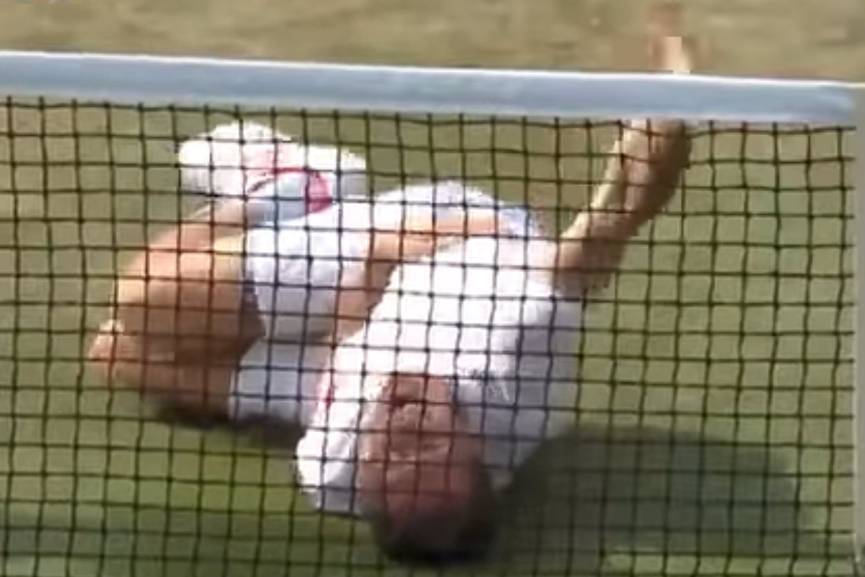 Tenisista Jonas Björkman parodiuje Neymara.