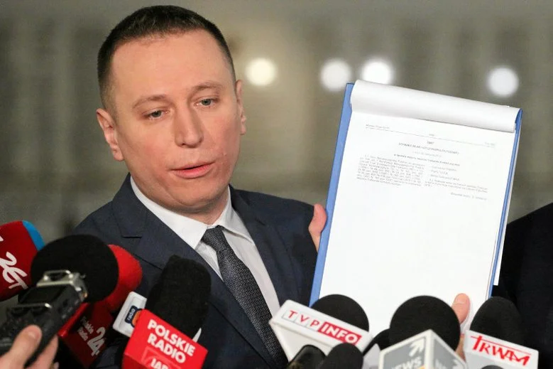 Jak ustalił poseł Krzysztof Brejza z PO, nagrody dla członków rządu PiS były wypłacane jeszcze w lutym 2018 roku.
