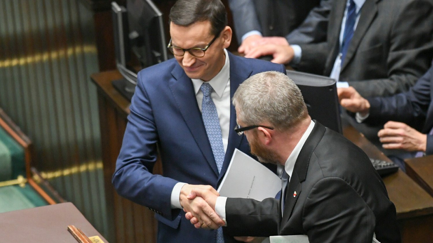 Premier Mateusz Morawiecki z PiS i poseł Grzegorz Braun z Konfederacji