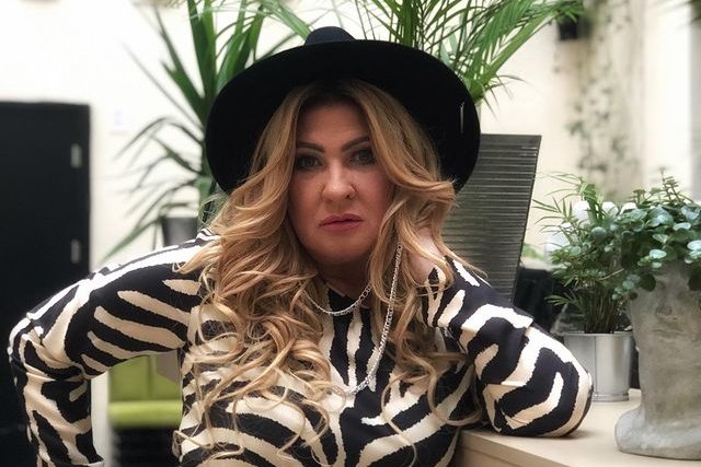 Beata Kozidrak znalazła się w ogniu krytyki po tym, jak dostała pieniądze od rządu i poleciała na wakacje na Zanzibar.