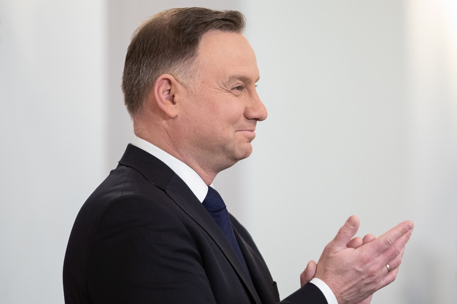 PiS ma nowy pomysł związany z patem wokół wyborów prezydenckich. Kadencja Andrzeja Dudy miałaby zostać przedłużona o 2 lata. Po tym czasie prezydent nie mógłby już ubiegać się o reelekcję.