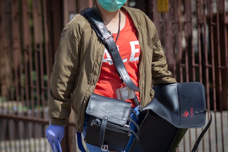 To na barkach listonoszów będzie spoczywała odpowiedzialność doręczenia 30 mln pakietów wyborczych.