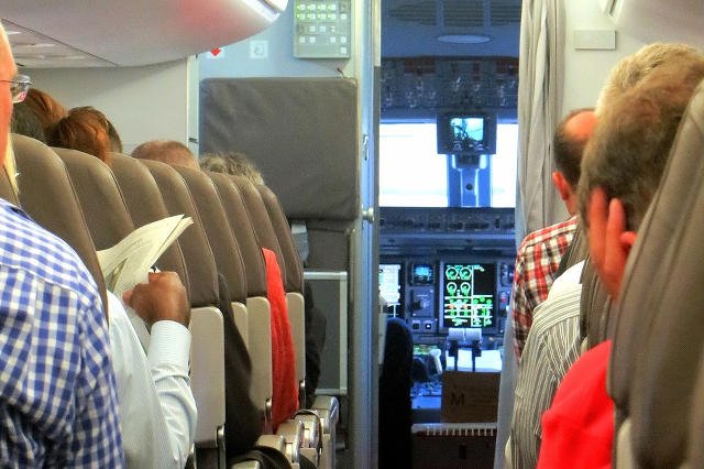 W samolocie twój włączony telefon może zdenerwować pilotów.