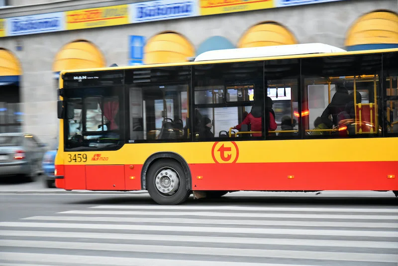 Kolejny wypadek z udziałem autobusu Arrivy w Warszawie.