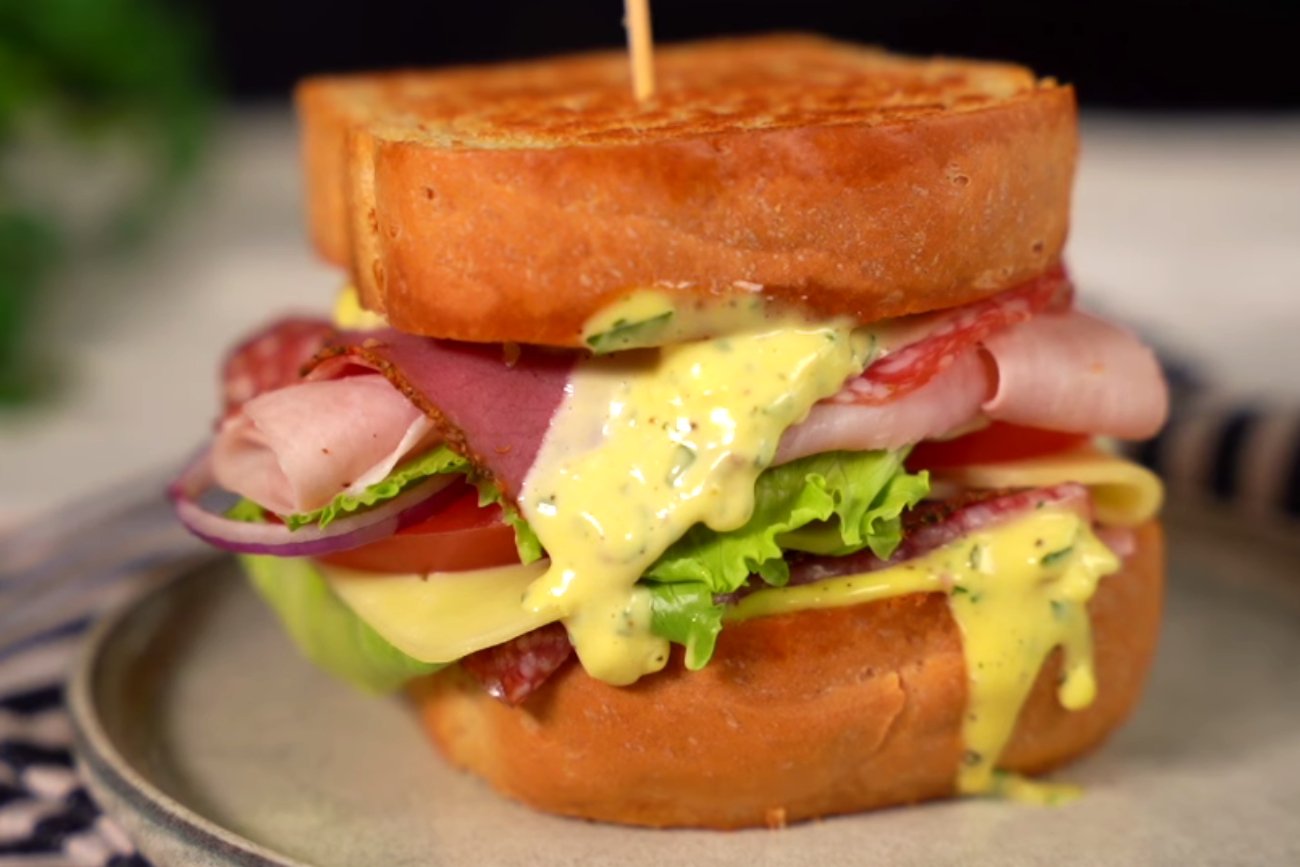 Przepis na TRIPLE MEAT SANDWICH. Kanapka jak ze Scooby Doo!