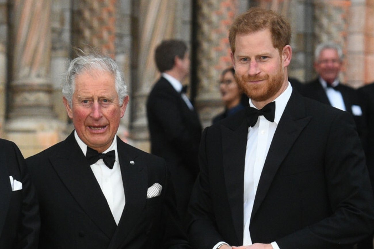 Książe Harry spotkał się z księciem Karolem. Ich rozmowa trwała zaledwie 15 minut.