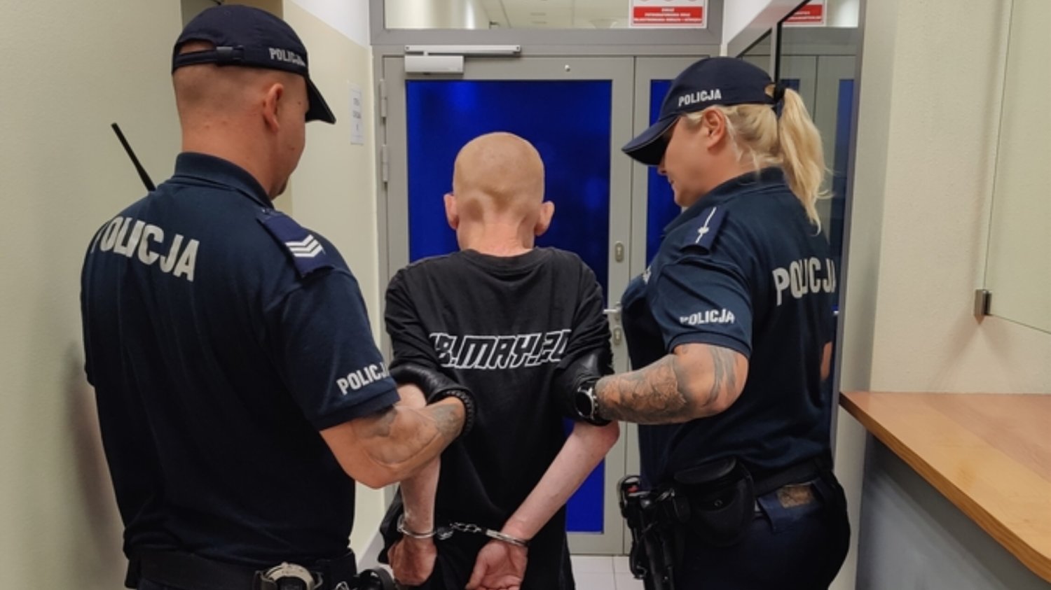 42-latek chciał wepchnąć kobietę pod metro Mężczyzna chciał wepchnąć kobietę pod metro w Warszawie