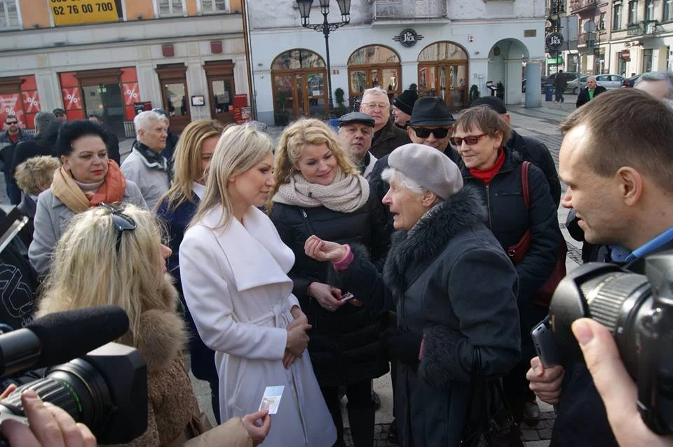 Kandydatka SLD kontynuuje kampanię bezpośrednią. Spotyka się z mieszkańcami Wielkopolski.