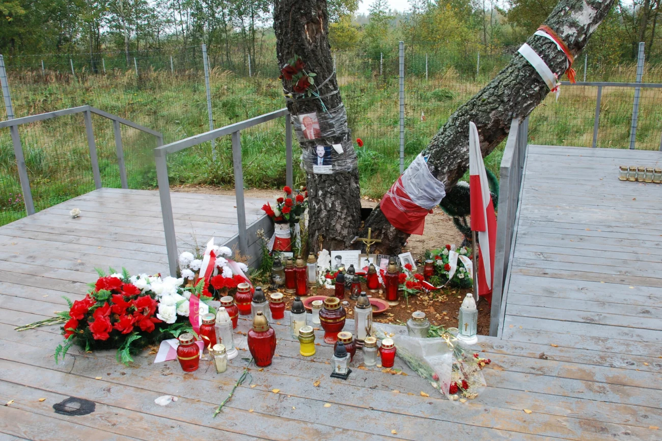 Skandal podczas obchodów rocznicy katastrofy w Smoleńsku. "Przyszła grupa Rosjan" Rosjanie zakłócili obchody w Smoleńsku.