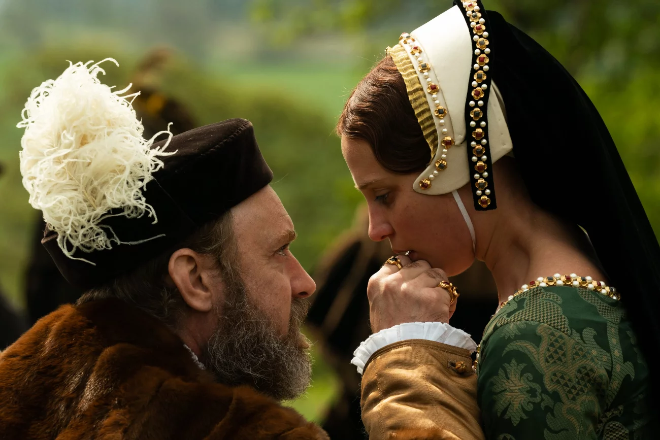 Pokazano zwiastun filmu "Firebrand". By wcielić się w Henryka VIII, Jude Law używał perfum o zapachu krwi i fekaliów.