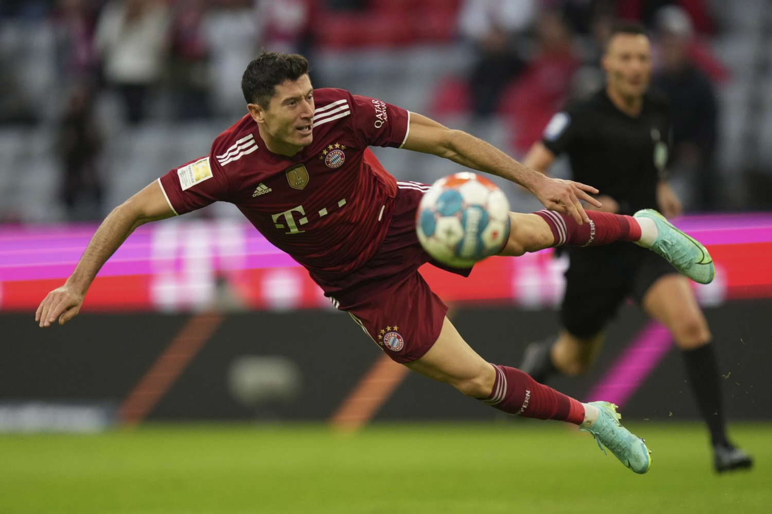 Robert Lewandowski strzelił w sobotę kolejne trzy gole dla Bayernu Monachium