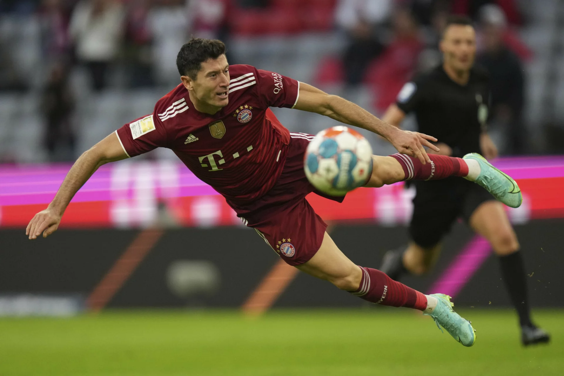Robert Lewandowski strzelił w sobotę kolejne trzy gole dla Bayernu Monachium
